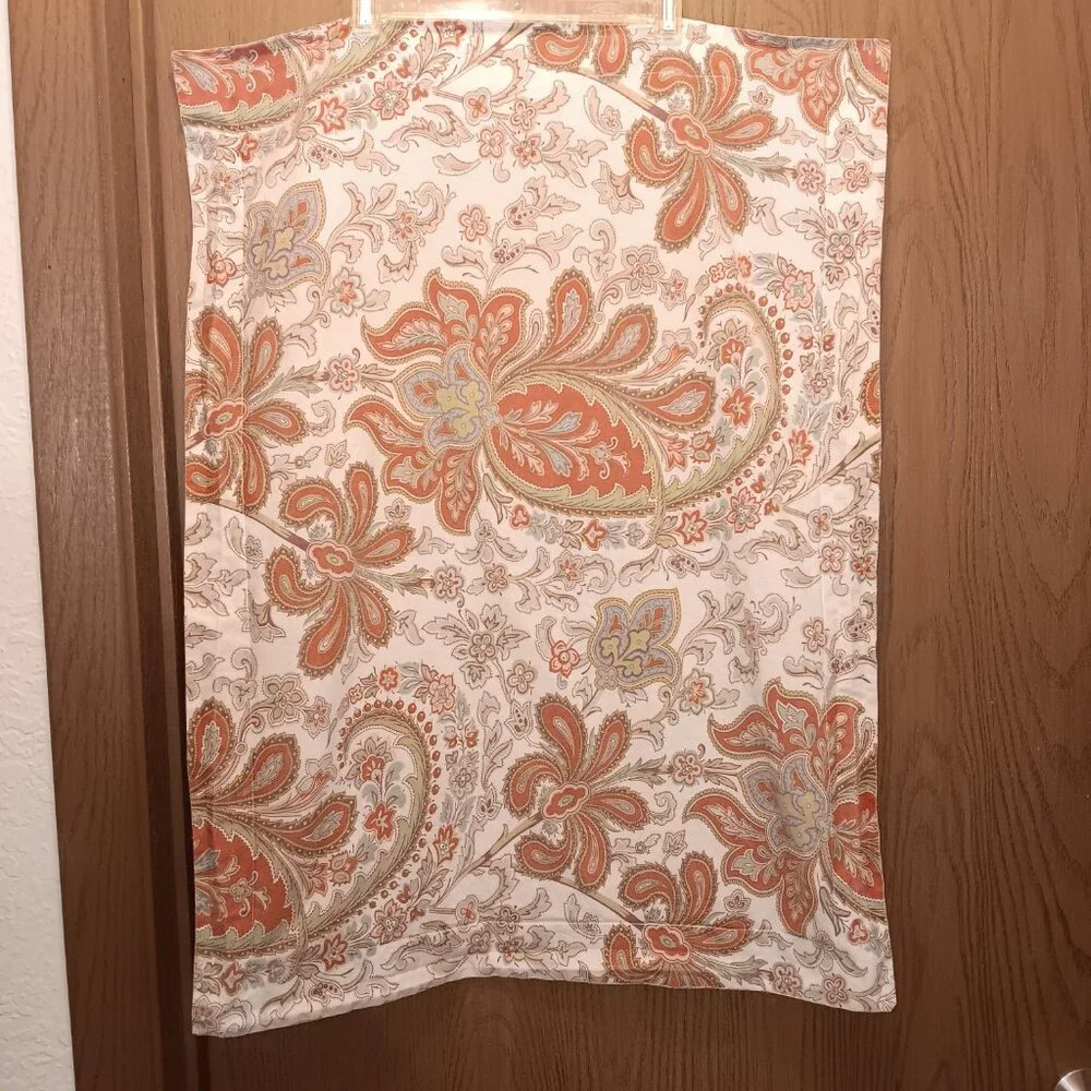 Pottery Barn 'Charlie Paisley' flange border pair of pillowcases Standard size